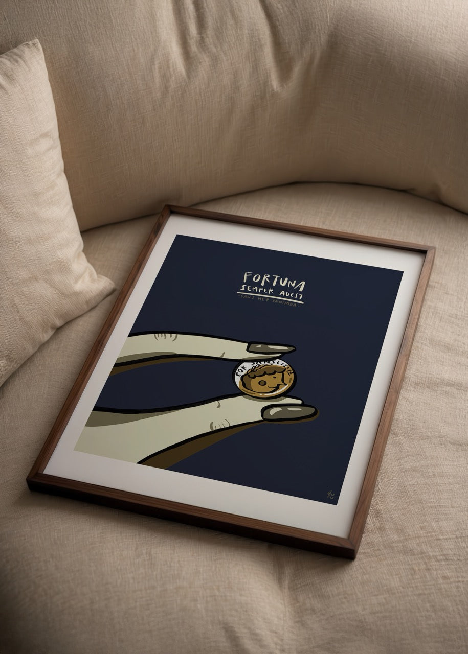 Parmakların arasında tutulan madeni para üzerinde gülen bir figür bulunan, şans temasını anlatan illüstrasyon posteri.