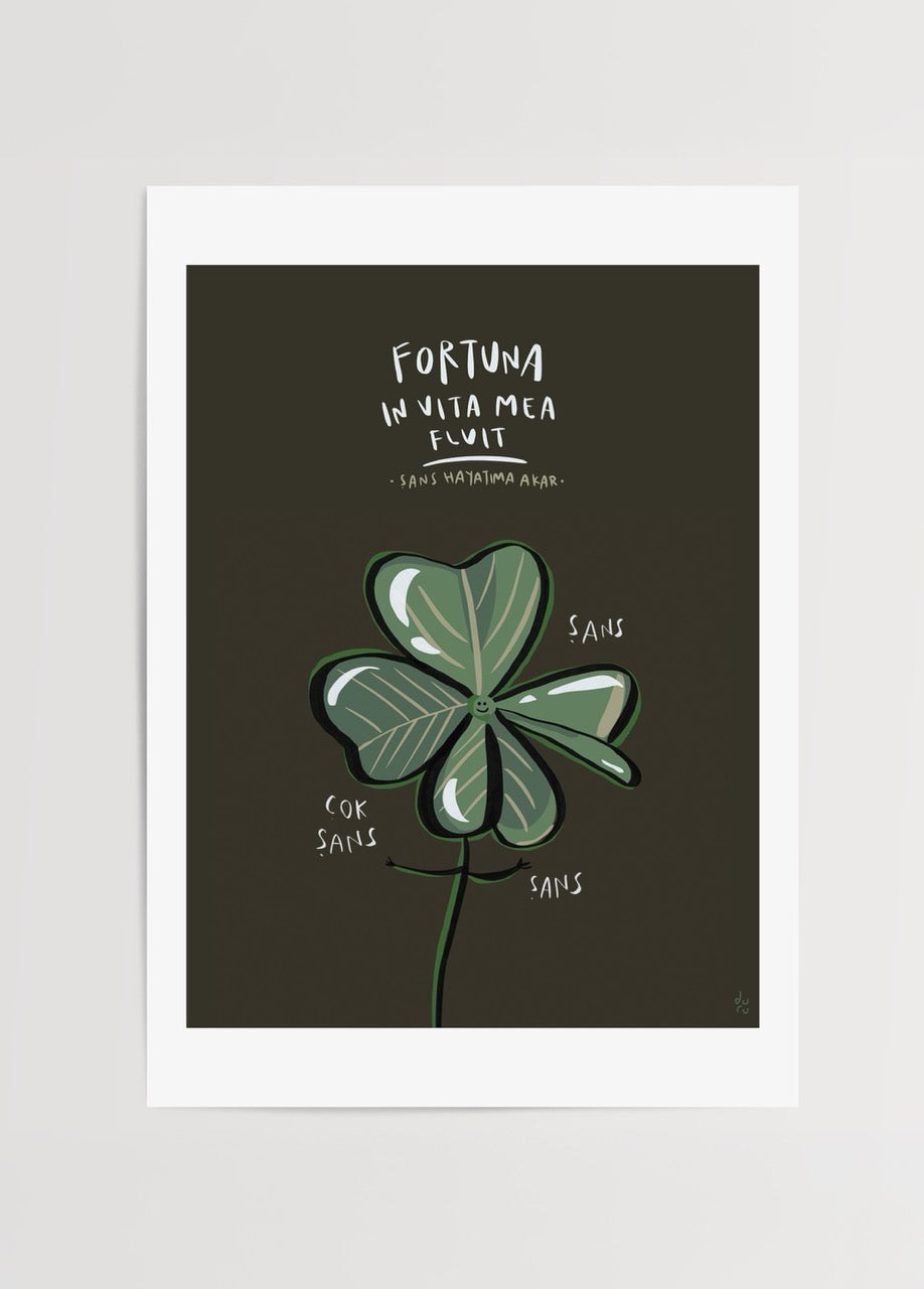 Koyu zemin üzerinde çizilmiş, dört yapraklı yoncayı simgeleyen şans temalı illüstrasyon posteri.