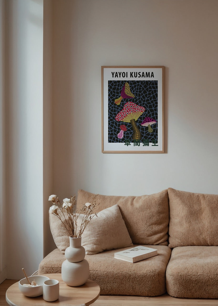 Yayoi Kusama’nın noktalı mantar illüstrasyonlarından oluşan çağdaş sanat posteri
