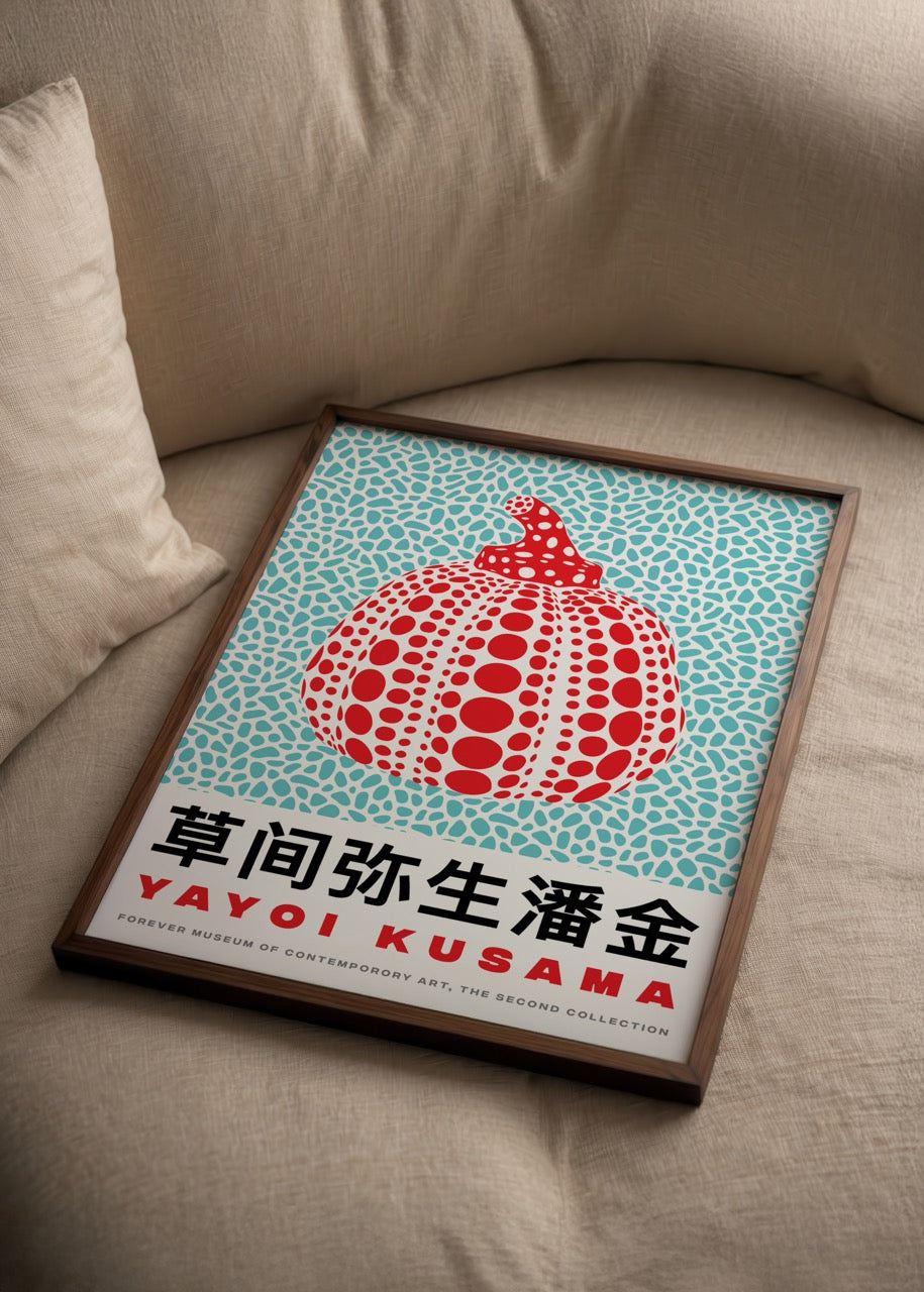Yayoi Kusama’nın benekli balkabağı eserinden ilham alan turkuaz zeminli poster