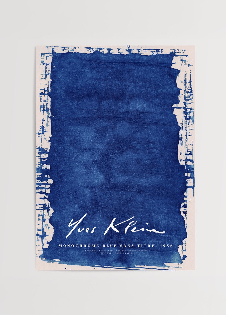 Yves Klein imzalı mavi tonlarda soyut monochrome sanat posteri